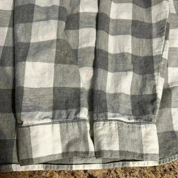 Old Navy Women’s The Boyfriend Shirt Button Down Medium Gray White Cozy - Picture 8 of 16
